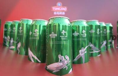 青島啤酒'燈塔工廠'啟動定制冬奧冰雪罐，文化傳播新篇章